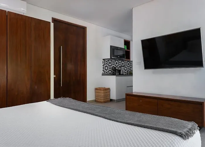Panoramic 1-br Studio,garden, 360º Pool & Gym *