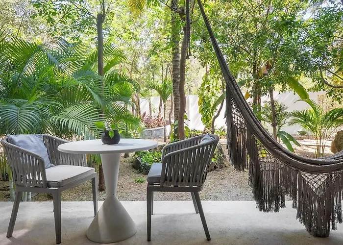 Panoramic 1-br Studio,garden, 360º Pool & Gym